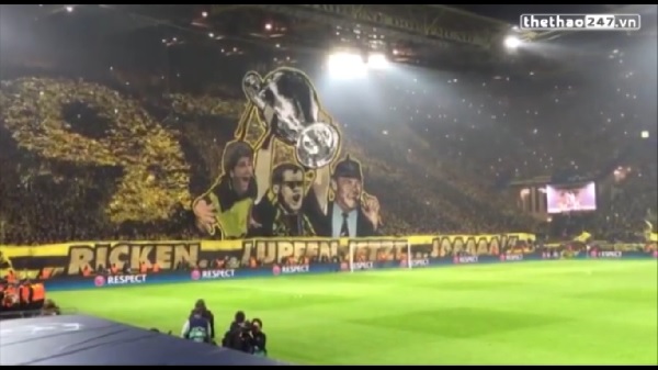 VIDEO: Màn trình diễn ấn tượng trên khán đài của các CĐV Dortmund