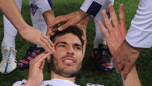 VIDEO: Sao Fiorentina đổ máu sau khi ghi bàn