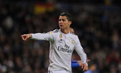 Ronaldo và hành động phản cảm ở trận Siêu kinh điển