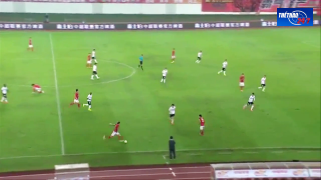 VIDEO: Bàn thắng ngoạn mục từ giữa sân tại giải VĐQG Trung Quốc