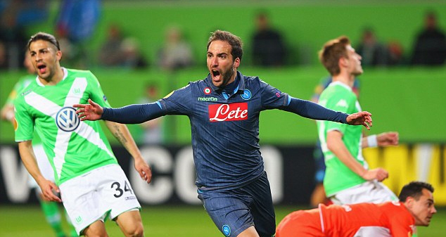 Kết quả lượt đi tứ kết Europa League 2015: Napoli đặt chân vào bán kết