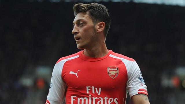 VIDEO: Tình huống đánh gót điệu nghệ của Mesut Ozil