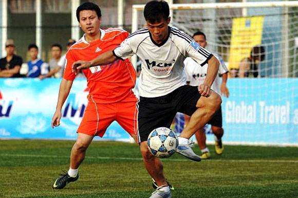 Hưng 'xốp': 'Người không phổi' của bóng đá phủi Hà thành
