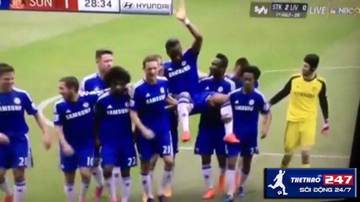 VIDEO: Drogba rời sân đầy hài hước trong trận đấu cuối cùng tại Chelsea
