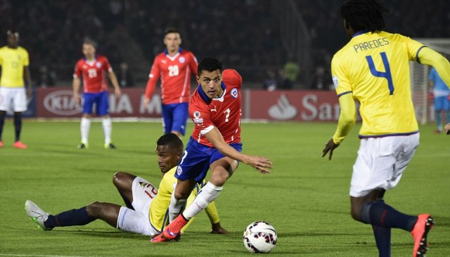 Video clip bàn thắng: Chile 2-0 Ecuador (Copa America 2015)