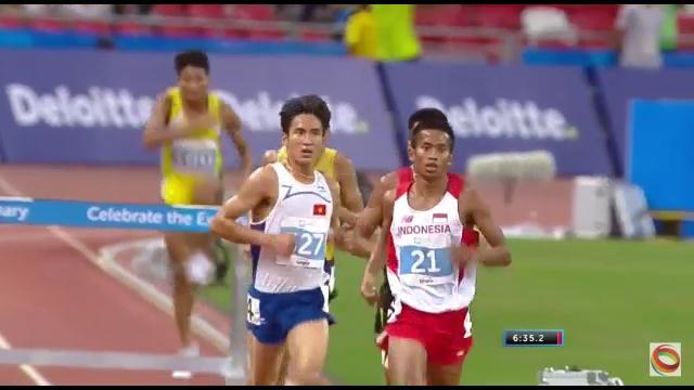 Video SEA Games 28: Phạm Tiến Sản giành HCB chạy 3000m vượt chướng ngại vật nam