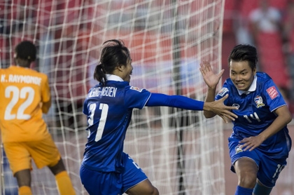 Nữ Thái Lan thắng trận đầu ở World Cup 2015