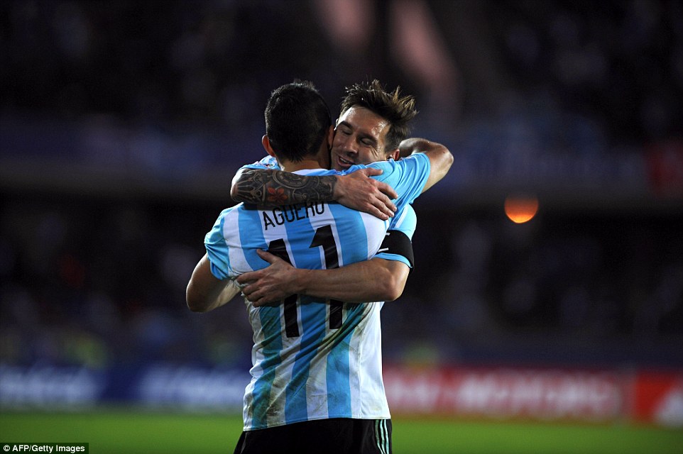 Argentina 2-2 Paraguay: Cú sốc đầu tiên
