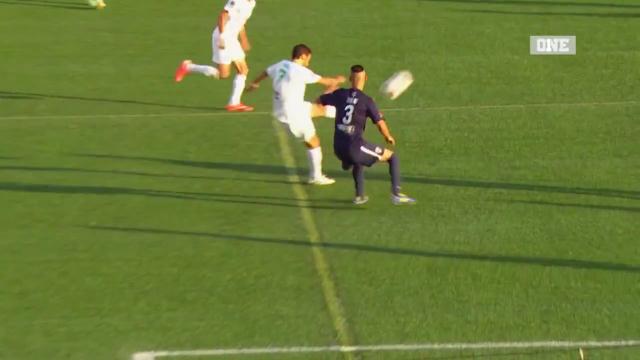 VIDEO: Siêu phẩm volley ghi bàn từ 40m của Raul Gonzalez