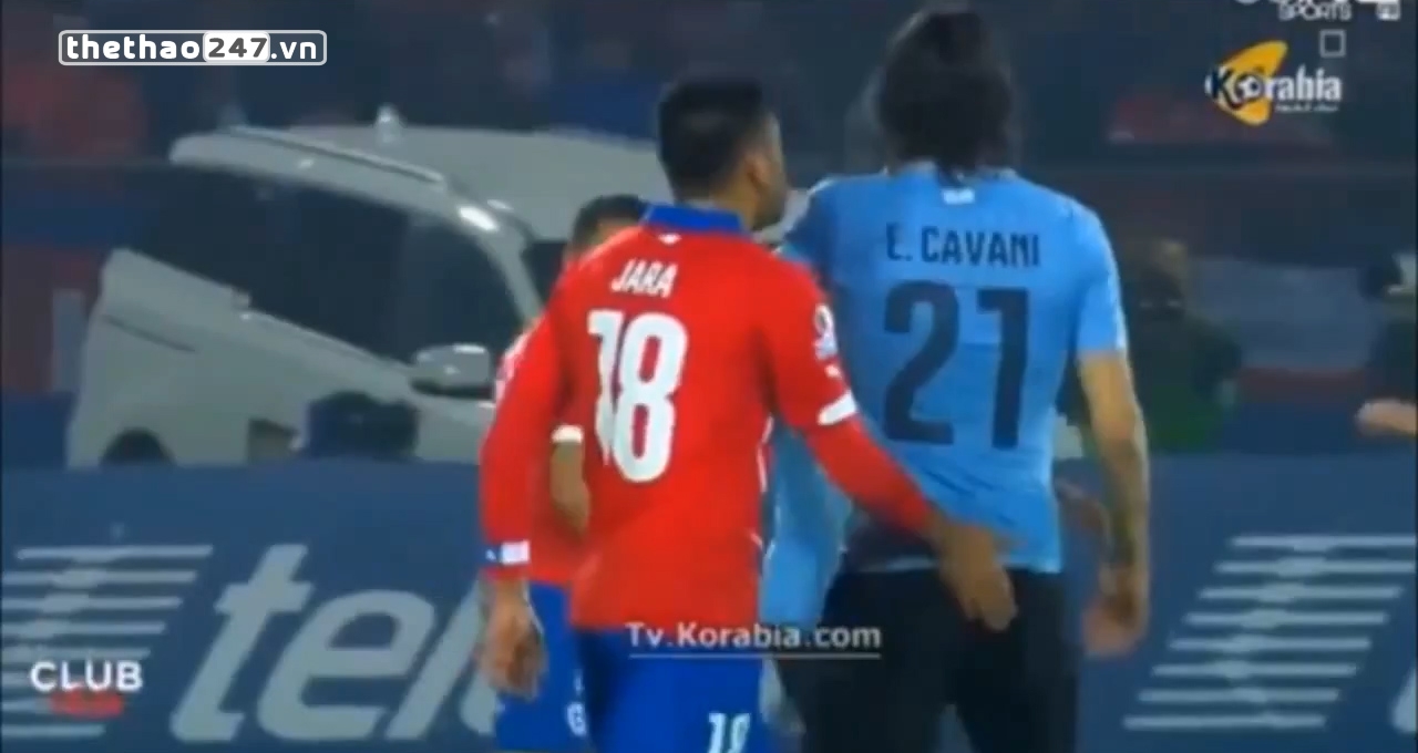 VIDEO: Gonzalo Jara - Cầu thủ với sở thích 'check hàng' đối thủ