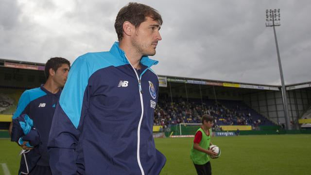 VIDEO: CĐV hát vang tên Casillas trong buổi tập luyện của Porto