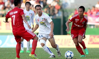 HLV Guillaume Graechen sẽ dùng tiền đạo trẻ nhất V-League thay thế Công Phượng