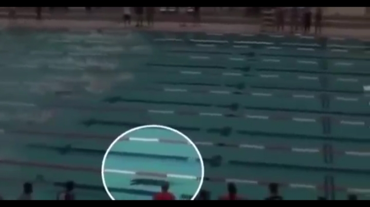 VIDEO: VĐV lặn 1 mạch về đích ở nội dung 50m bơi ngửa