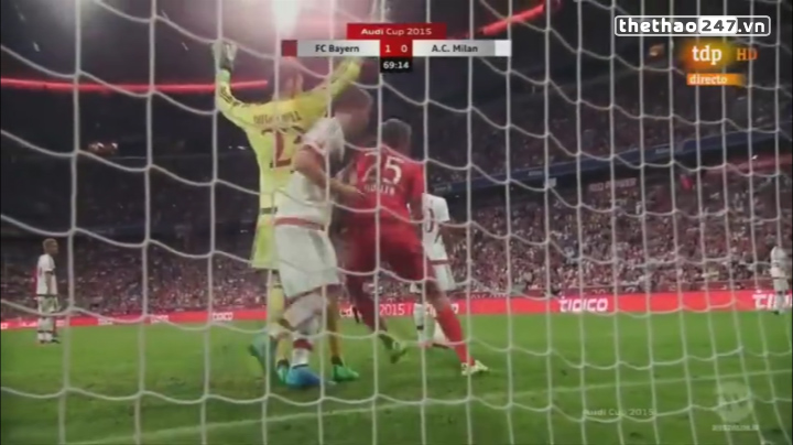 VIDEO: Thomas Muller chơi trò 'đuổi bắt' với cầu thủ AC Milan