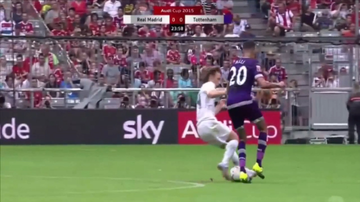VIDEO: Tân binh Tottenham xâu kim tinh tế qua Luka Modric