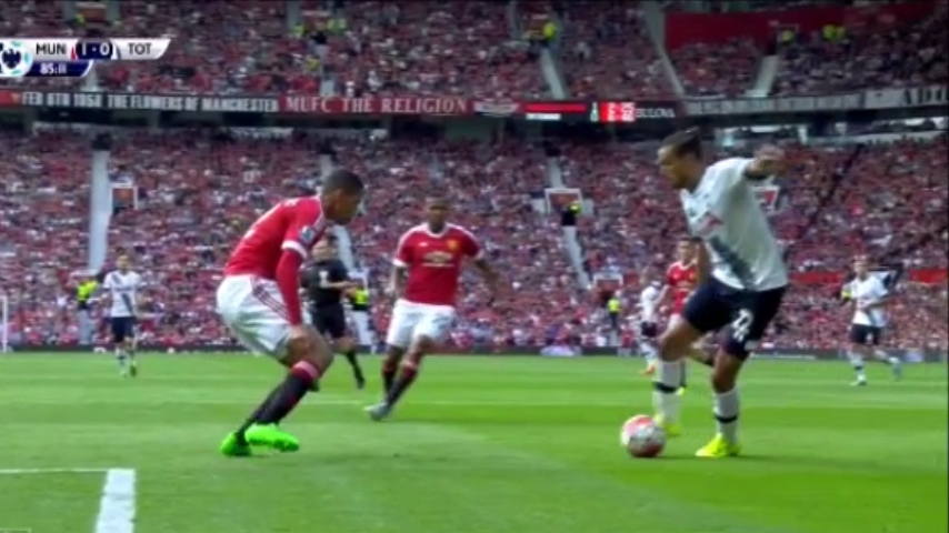 VIDEO: Pha cắt bóng đẳng cấp của Smalling cứu nguy cho Man Utd