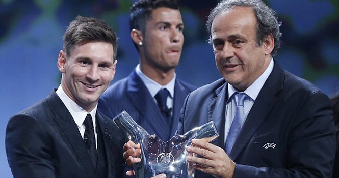 Vượt Ronaldo, Messi giành cú đúp giải thưởng của UEFA