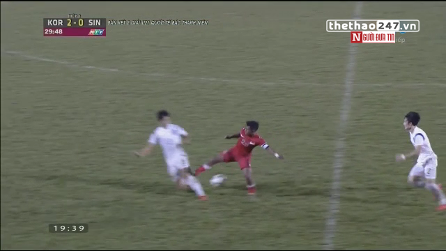 VIDEO: Cầu thủ U21 Singapore chơi kungfu với U19 Hàn Quốc