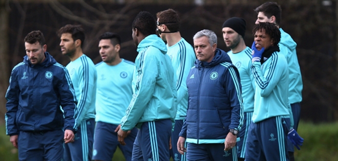 Mourinho tiếp tục lên tiếng 'dạy bảo' các học trò