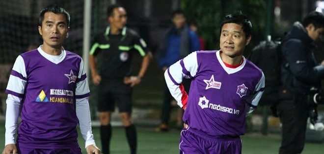 Danh thủ Hồng Sơn ghi bàn trong trận đấu ủng hộ ca sĩ Trần Lập