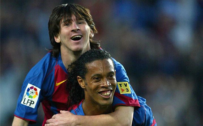 VIDEO: Những màn song tấu để đời giữa Messi và Ronaldinho