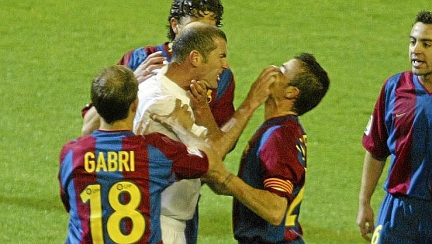 VIDEO: Zidane từng dằn mặt HLV Enrique khi còn là cầu thủ