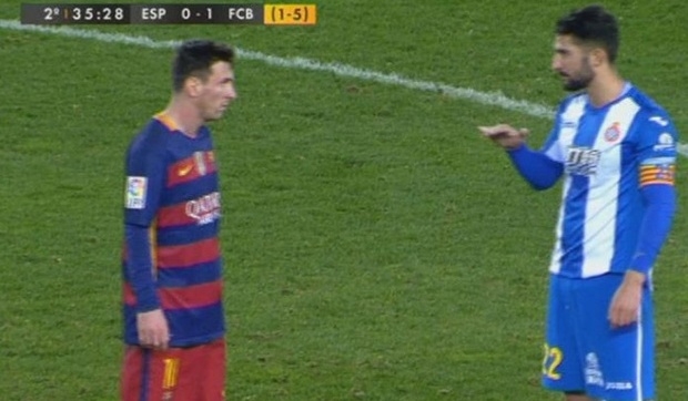 Messi bị đối thủ derby đả kích