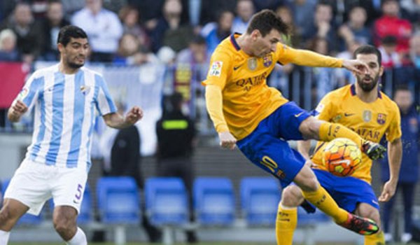 VIDEO: Siêu phẩm volley của Messi vào lưới Malaga