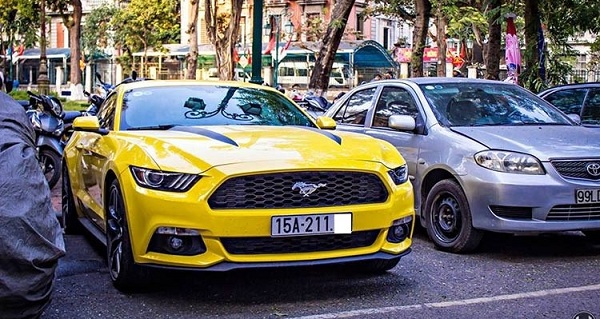 Xem đại gia đất Cảng ‘cưỡi ngựa’ Mustang lên thủ đô