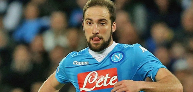 Man Utd gây sốc với 74 triệu bảng cho Higuain