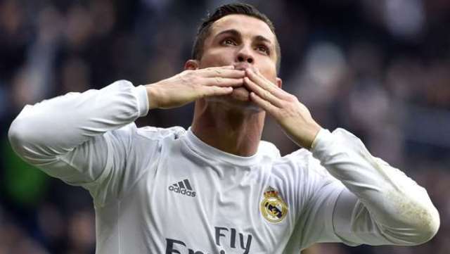 VIDEO: Ronaldo lập cú đúp nâng tỷ số lên 3-1 cho Real