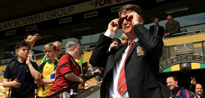 Van Gaal nguyện làm fan Arsenal vì mục tiêu top 4 của MU