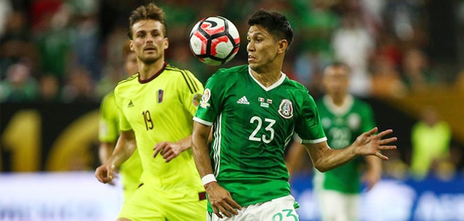 Mexico giành ngôi đầu bảng C trong trận cầu nhiều cảm xúc
