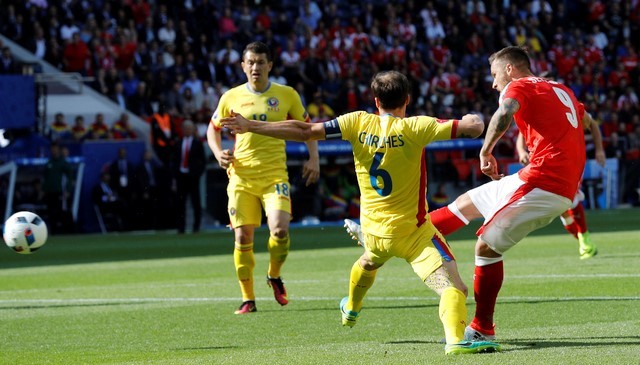 VIDEO: Haris Seferovic bỏ lỡ cơ hội mở tỷ số đáng tiếc