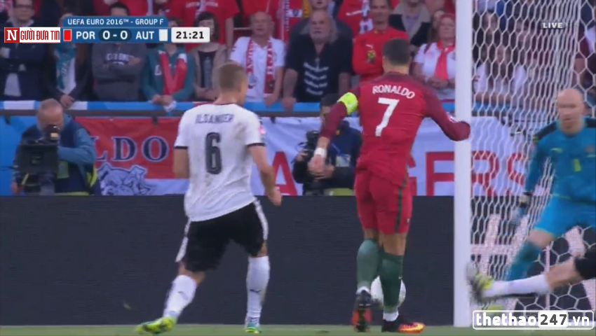 VIDEO: Pha đệm lòng rất nguy hiểm của Ronaldo trước Áo