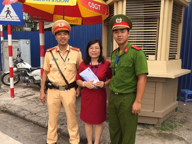 Hành động nhỏ - Ý nghĩa lớn của 2 chiến sĩ CSGT Hà Nội