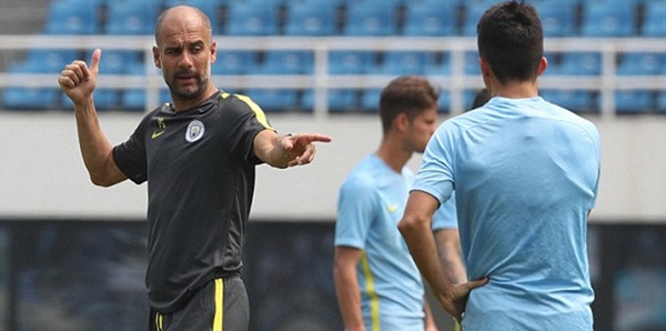 Pep Guardiola thẳng tay loại nhiều ngôi sao của Man City