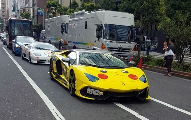 Lamborghini Aventador độ sơn decal Pokemon Pikachu tại Nhật