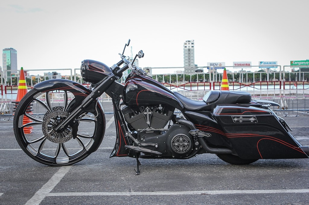 Hàng nóng Harley-Davidson Street Glide độ mâm của Đức Tào Phớ