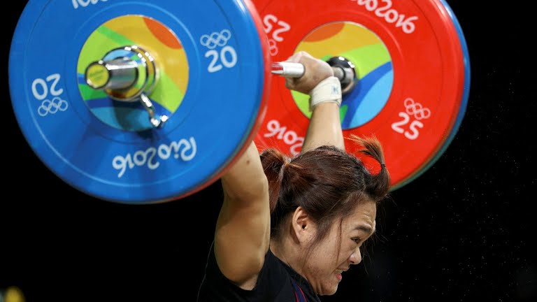 VIDEO: Cử tạ nữ mang về tấm HCV thứ 2 cho Thái Lan ở Olympic 2016