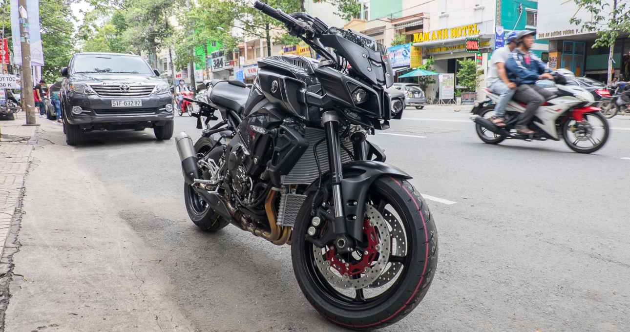 Ngắm qua Yamaha MT-10 2016 đầu tiên cập bến Sài Gòn