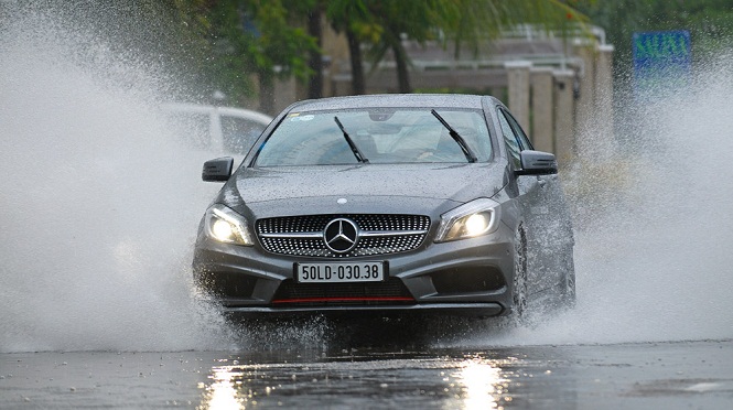 Kinh nghiệm xe cộ - Lái xe ôtô dưới mưa an toàn