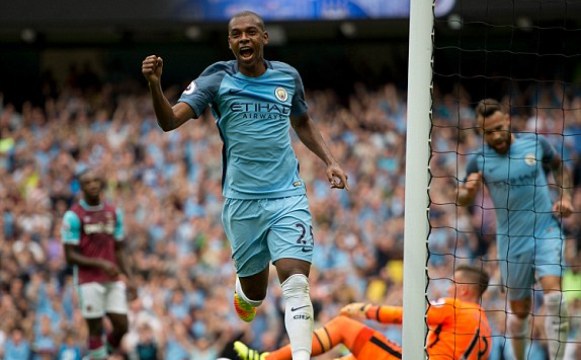 VIDEO: Fernandinho bật cao đánh đầu nâng tỷ số lên 2-0 cho Man City