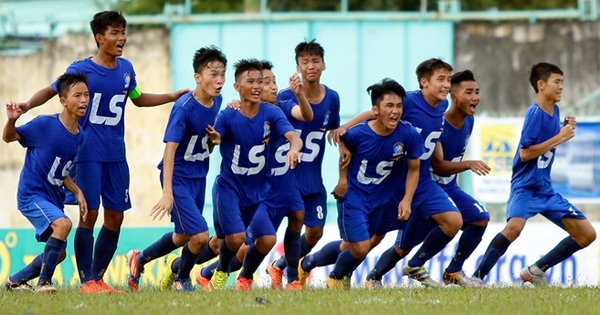 U15 HAGL bất ngờ nhận thưởng lãnh đạo tỉnh