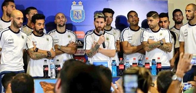 Messi cầm đầu 25 cầu thủ Argentina tuyên chiến báo chí