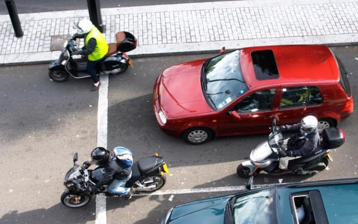 Chuyện nước Anh: Có lẽ nên thay ô tô bằng xe máy