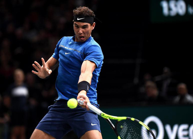Nadal vất vả vào vòng 3 Paris Masters, bất ngờ liên tiếp