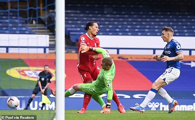 Liverpool nhận tin 'sét đánh' từ Van Dijk 