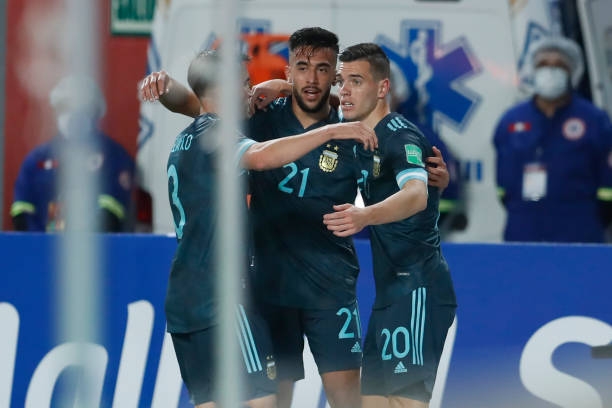 Argentina áp sát Brazil sau chiến thắng trước Peru