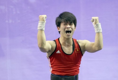 Cử tạ Việt Nam bất ngờ nhận HCĐ Olympic sau 8 năm